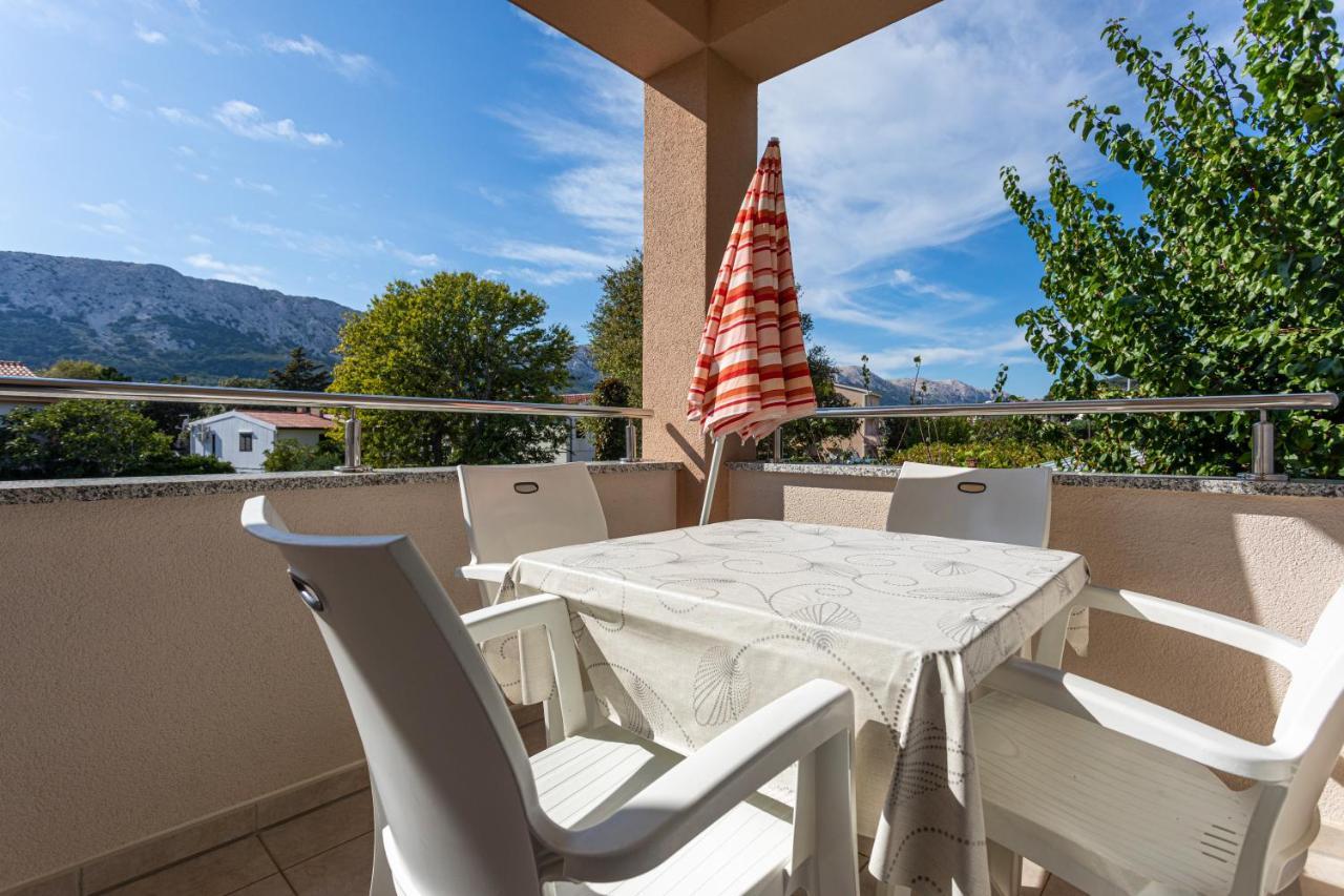 Apartments Crnekovic V Baska  Exterior photo