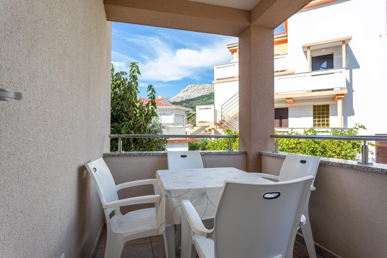 Apartments Crnekovic V Baska  Exterior photo