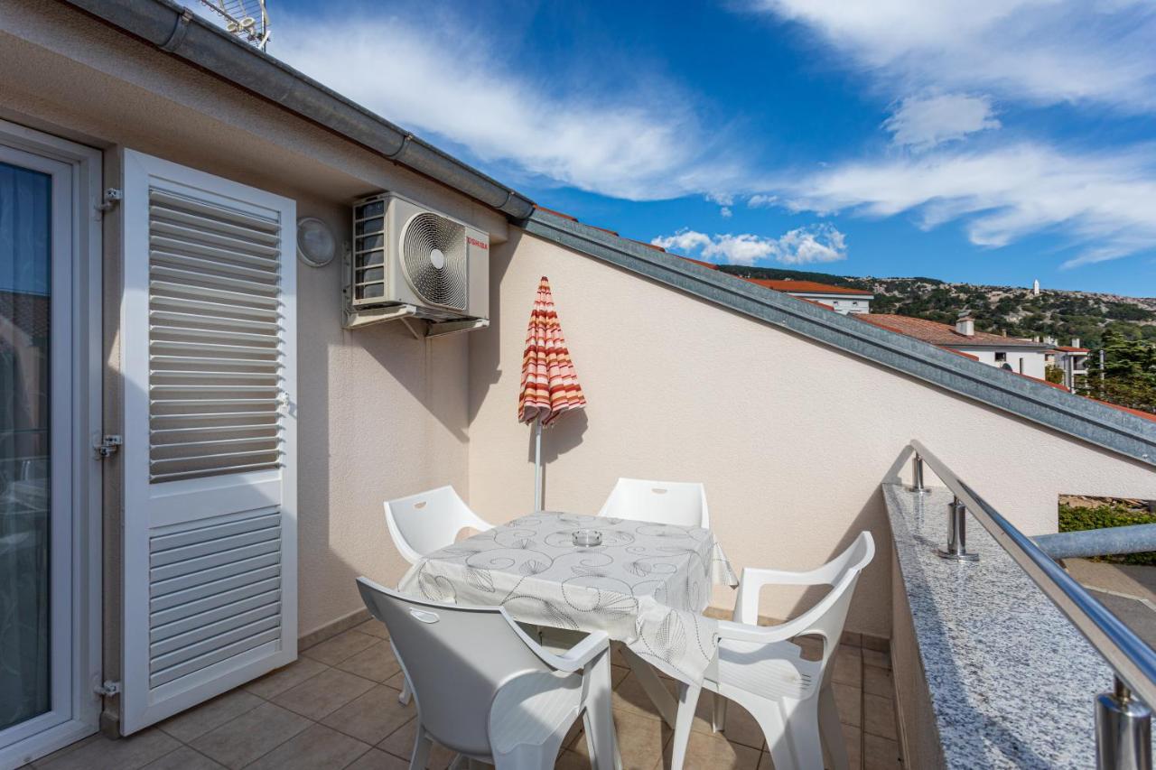 Apartments Crnekovic V Baska  Exterior photo
